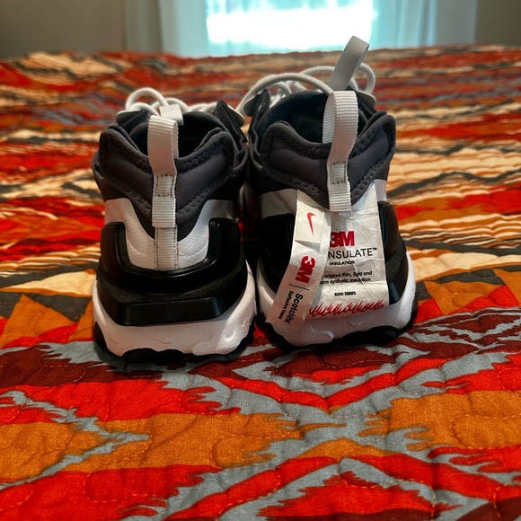 Women’s Nike 3M react shoes - Picture 3 of 6